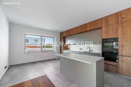 Pronájem rodinného domu 195 m², pozemek 605 m² Ostrá, Praha - Satalice