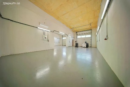 Říčany, Praha-východ, Obchodní