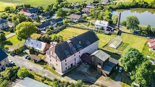 Prodej skladového prostoru 3200 m² Pěčice