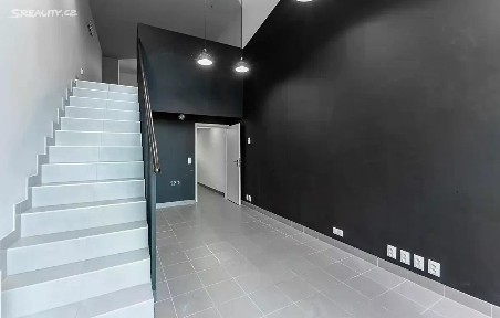Pronájem obchodního prostoru 54 m² U Mlýnského kanálu, Praha - Karlín