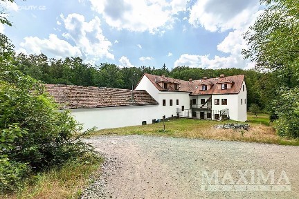 Prodej činžovního domu 1009 m² K Borovíčku, Praha - Kunratice