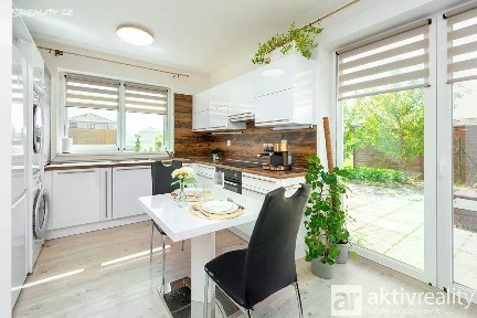 Prodej bytu 4+kk 74 m² Polerady