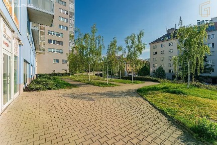 Prodej skladového prostoru 291 m² V Dolině, Praha - Michle