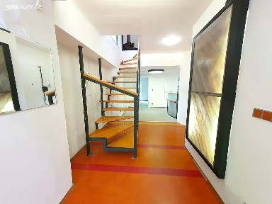 Pronájem kanceláře 200 m² Na Hřebenkách, Praha - Smíchov