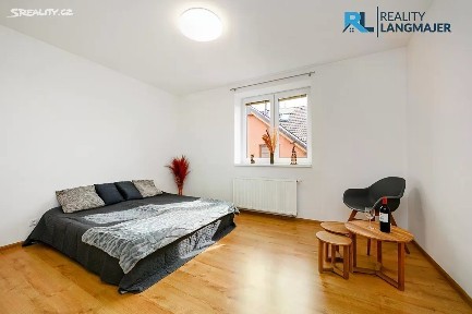 Prodej bytu 4+kk 132 m² Na Lucberku, Králův Dvůr - Levín