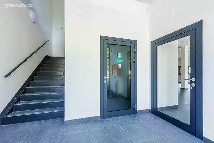 Pronájem kanceláře 140 m² Milovice