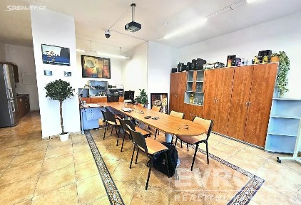Prodej kanceláře 52 m² Nad Okrouhlíkem, Praha - Libeň