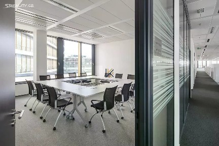 Pronájem kanceláře 1070 m² Pikrtova, Praha - Nusle