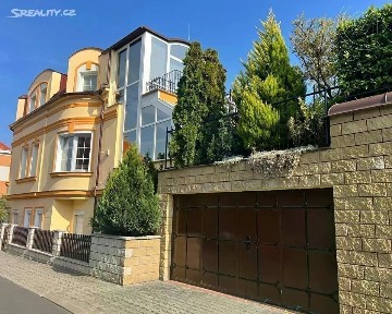 Prodej komerční nemovitosti 1200 m² Praha