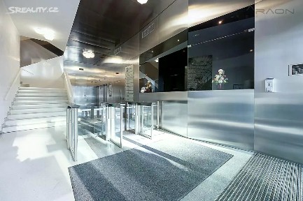 Pronájem kanceláře 295 m² Pobřežní, Praha - Karlín