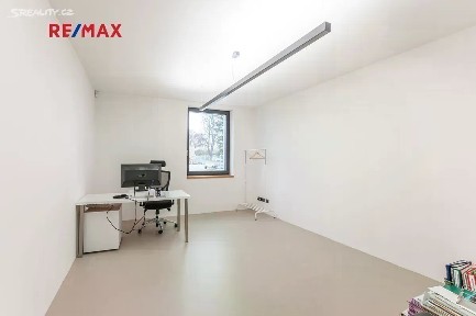 Pronájem kanceláře 24 m² Topolová, Milovice - Mladá