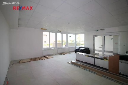 Prodej obchodního prostoru 101 m² Černodolská, Praha - Dolní Počernice