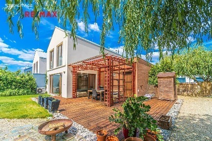 Prodej rodinného domu 152 m², pozemek 742 m² Lhenická, Praha - Cholupice