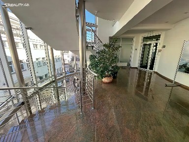 Praha, Praha 8, Karlín, Prvního pluku, 8a