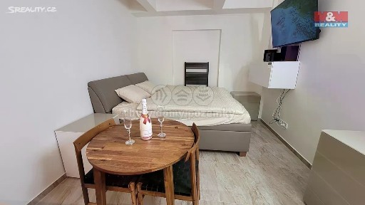 Praha, Praha 7, Holešovice, Pplk. Sochora, 34