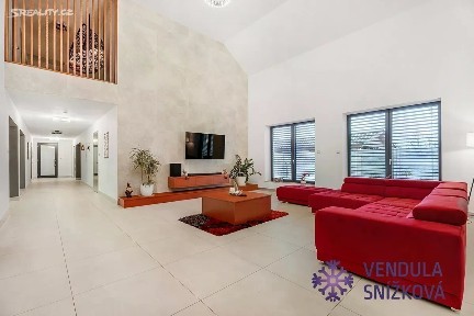 Prodej rodinného domu 331 m², pozemek 2557 m² Pěčice