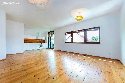 Praha, Praha 10, Dolní Měcholupy, Na Slavíkově, 24