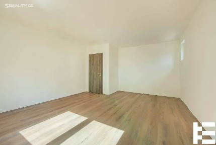 Prodej bytu 1+kk 32 m² Za Novákovou zahradou, Praha - Satalice