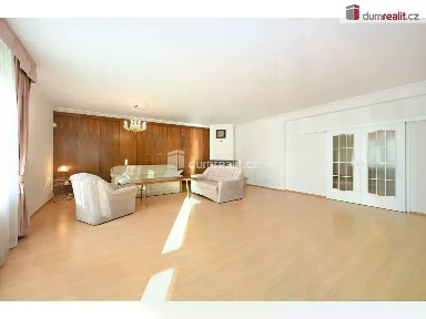 Praha, Praha 5, Košíře, náměstí Josefa Machka, 1