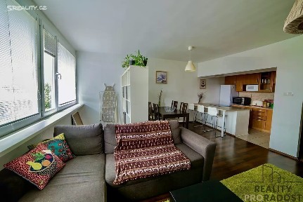 Prodej bytu 3+kk 72 m² Hlivická, Praha - Bohnice