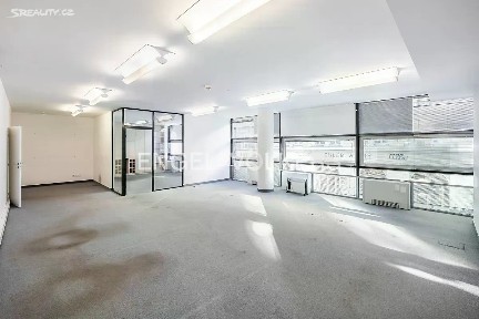 Pronájem kanceláře 226 m² Štefánikova, Praha - Smíchov