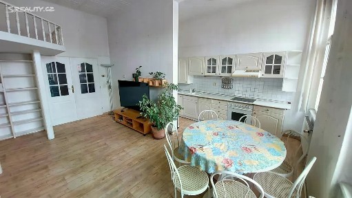 Praha, Praha 8, Karlín, Prvního pluku, 21