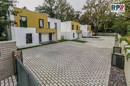 Prodej bytu 5+kk 146 m² U trativodu, Praha - Klánovice