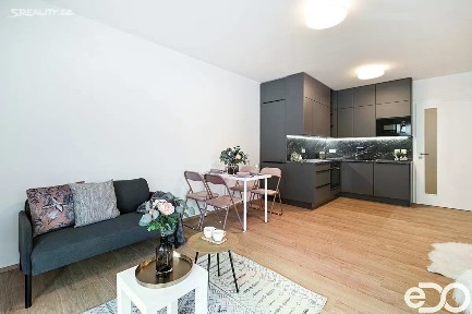 Prodej bytu 2+kk 65 m² Mezilehlá, Praha - Hrdlořezy