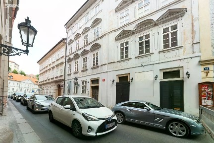 Prodej bytu 2+kk 57 m² Tomášská, Praha - Malá Strana