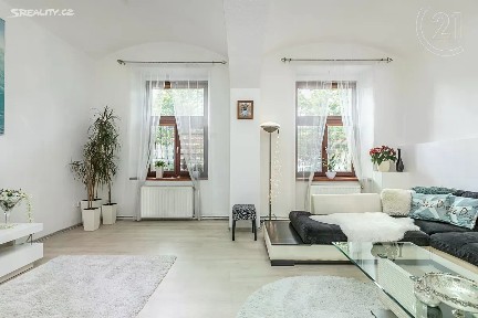 Praha, Praha 7, Holešovice, Ortenovo náměstí