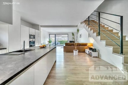 Praha, Praha 6, Ruzyně, Pod Karlovarskou silnicí, 11