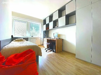 Praha, Praha 5, Peroutkova