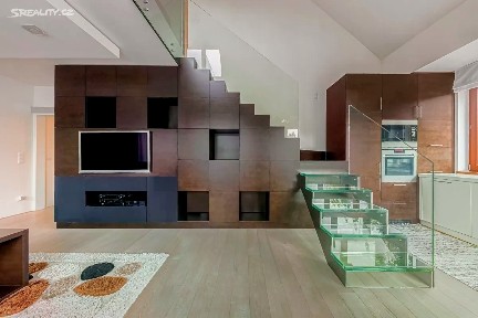 Praha, Praha 9, Hloubětín, K náhonu, 7