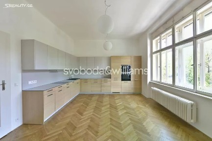 Pronájem bytu 6 pokojů a více 259 m² Na valech, Praha - Hradčany