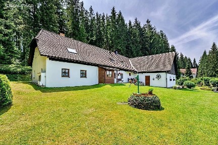 Prodej rodinného domu 303 m², pozemek 27142 m² Frymburk