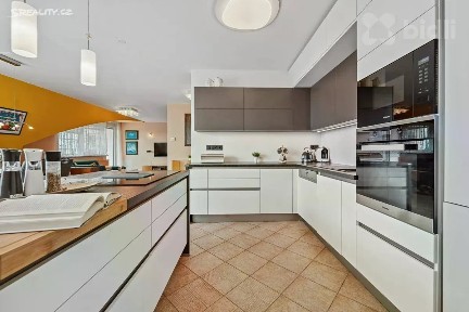 Prodej bytu 3+kk 141 m² nábřeží Závodu míru, Pardubice - Zelené Předměstí