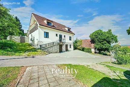 Prodej rodinného domu 205 m², pozemek 370 m² Perná