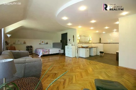 Prodej rodinného domu 705 m², pozemek 1300 m² Lednická, Hlohovec