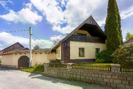 Prodej rodinného domu 730 m², pozemek 1260 m²