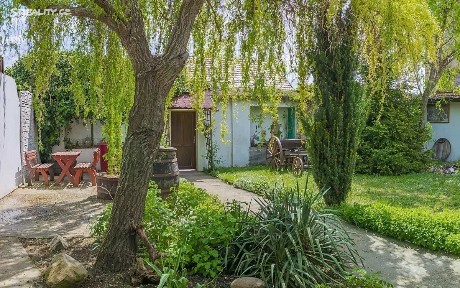 Prodej výrobní haly, prostoru 2000 m² Trávníky, Velké Pavlovice