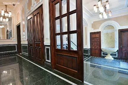 Karlovy Vary, Zámecký vrch