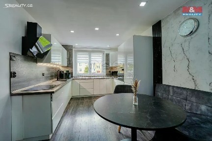 Prodej bytu 2+1 55 m² Šafaříkova, Ostrov