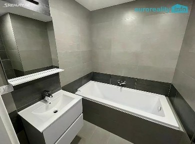 Prodej bytu 3+kk 90 m² Sedlecká, Karlovy Vary - Rybáře