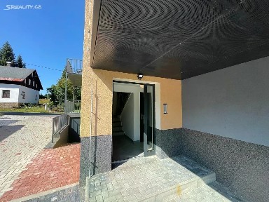 Pernink, Karlovy Vary, Nádražní