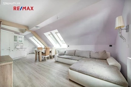 Prodej bytu 6 pokojů a více 144 m² Na Vyhlídce, Karlovy Vary