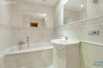 Prodej bytu 3+1 64 m² Krušnohorská, Karlovy Vary