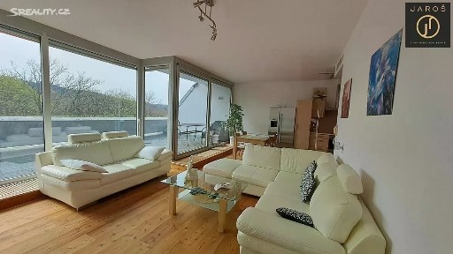 Karlovy Vary, Pražská silnice