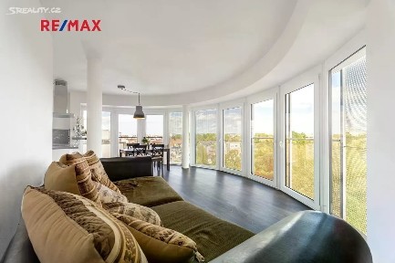 Prodej bytu 6 pokojů a více 164 m² Sukova, České Budějovice - České Budějovice 2