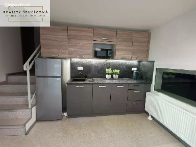 Pronájem obchodního prostoru 700 m² Vlčkovická, Hradec Králové - Plačice