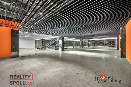 Pronájem obchodního prostoru 1173 m² náměstí 28. října, Hradec Králové - Pražské Předměstí